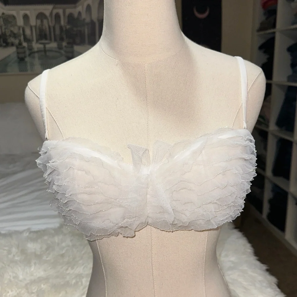 Victoria’s Secret | 2015 Ruffle Shimmer Strapless Convertible Unlined Bra 32D